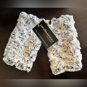 Pandemonium reversible fingerless gloves NWT
